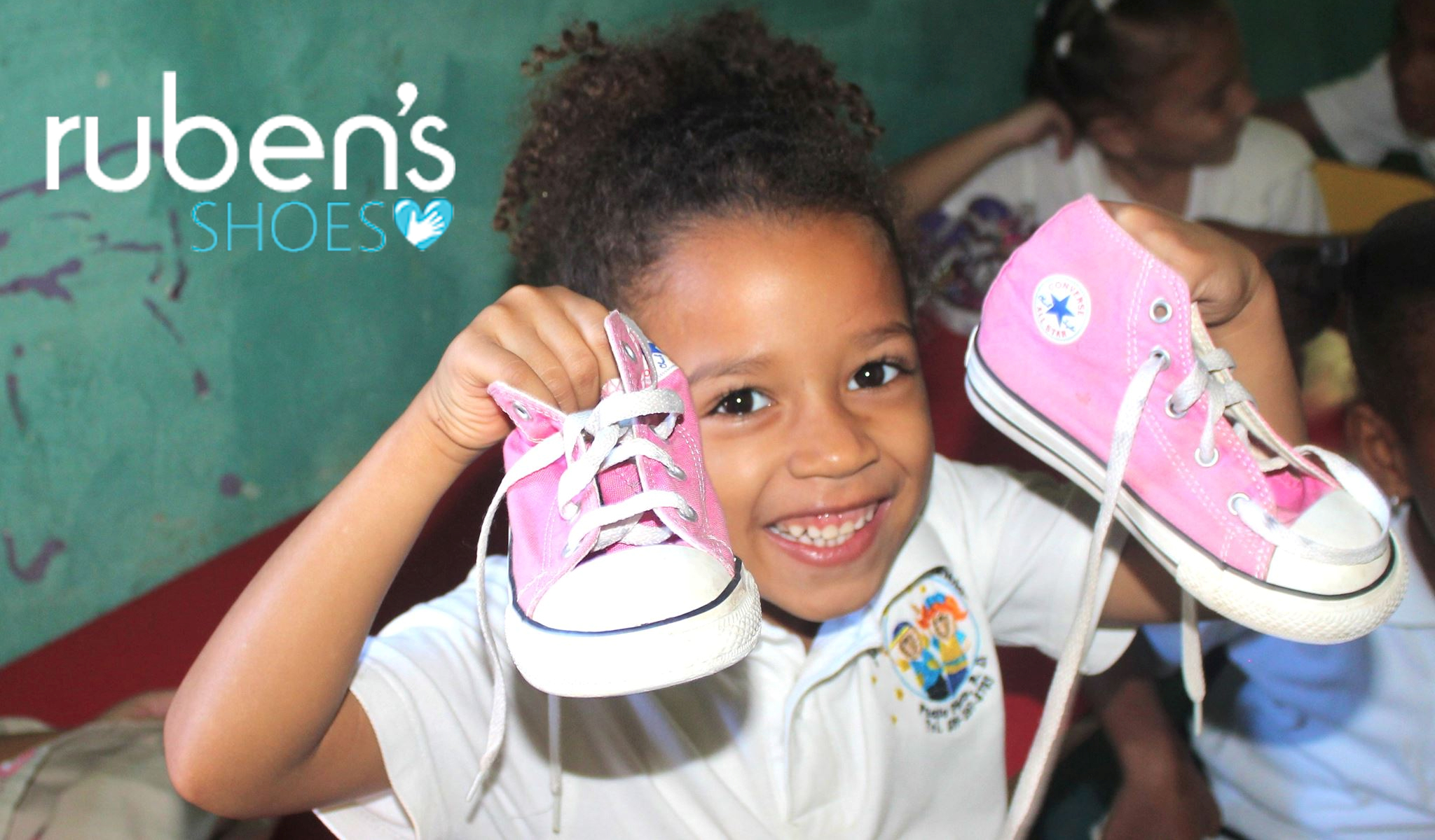 ruben's shoes - Ein Mädchen zeigt ihre neuen Schuhe